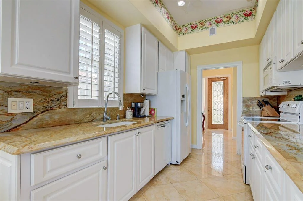 Photo of 2065 Valencia Drive