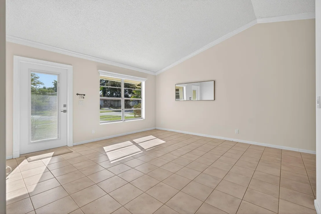 Photo of 130 Lakeside Circle
