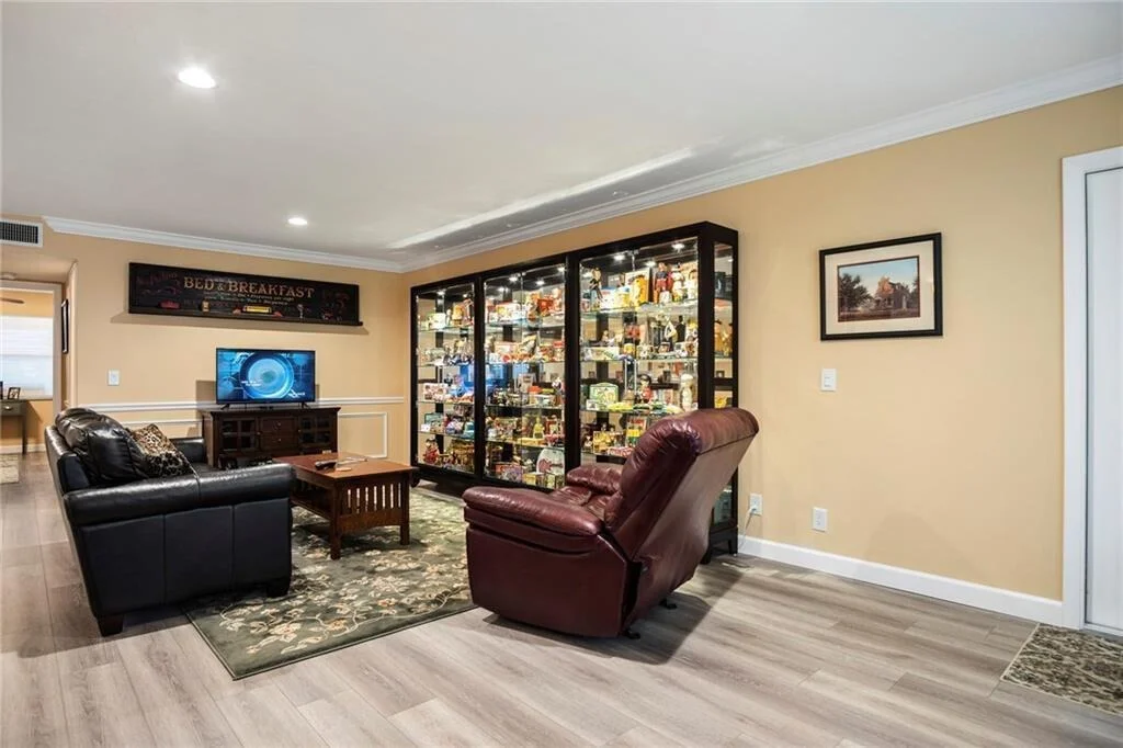 Photo of Unit C at 947 Circle Drive