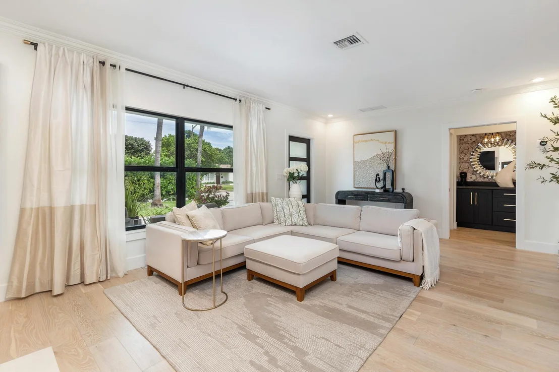 Photo of 340 Ellamar Road