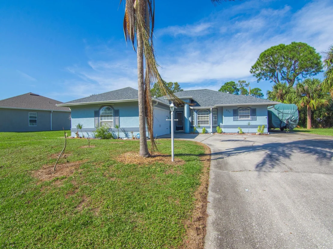 Photo of 825 Landsdowne Drive