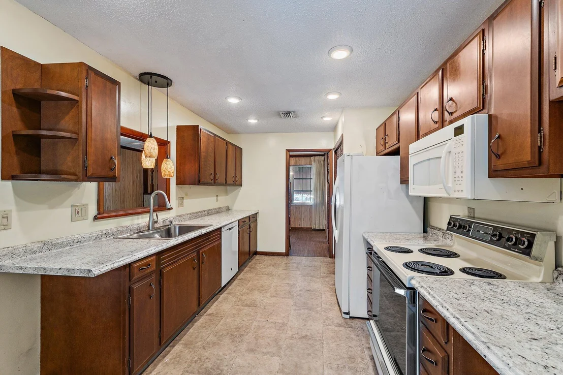 Photo of 1866 Len Drive