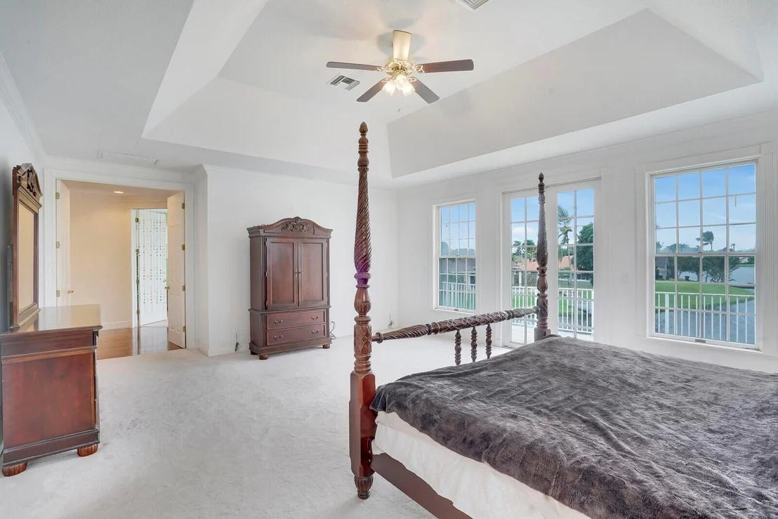 Photo of 2000 Henley Place