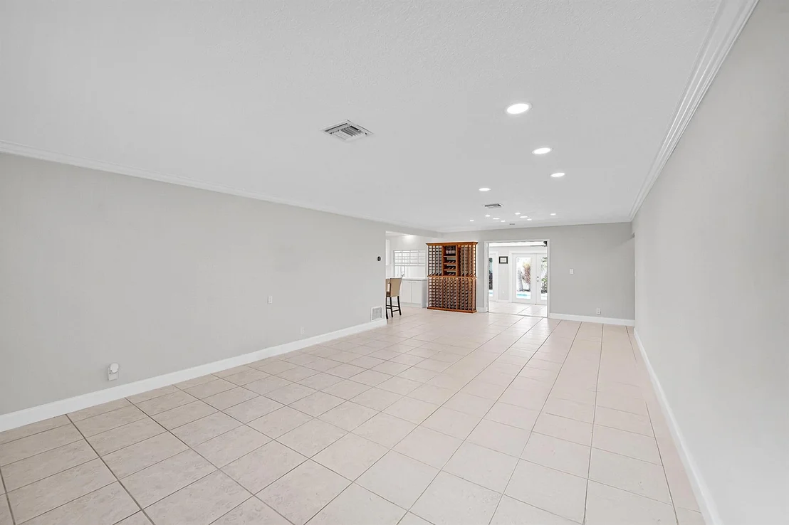 Photo of 2585 SE 6th Street