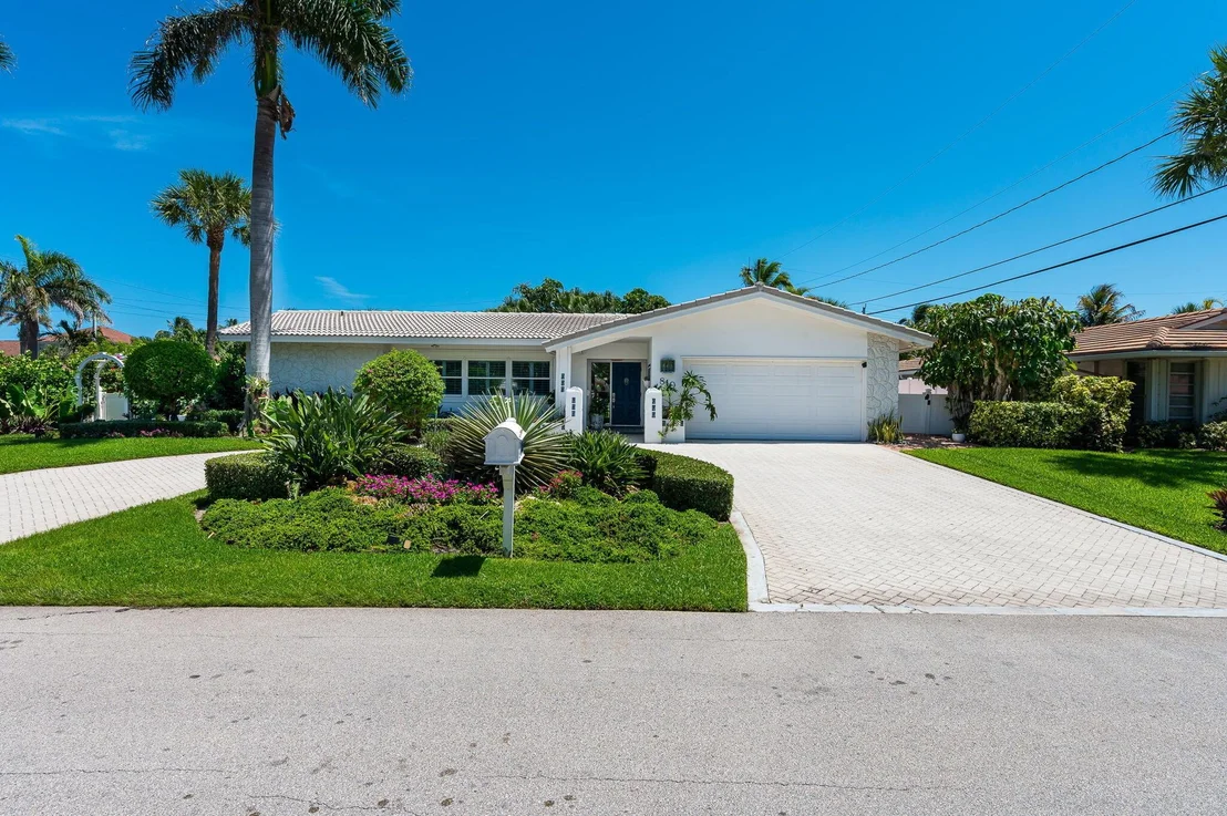 Photo of 810 Valencia Drive