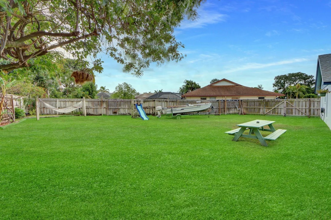 Photo of 801 NW 8th Way