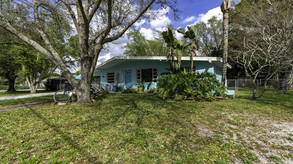Photo of 3030 Summit Street