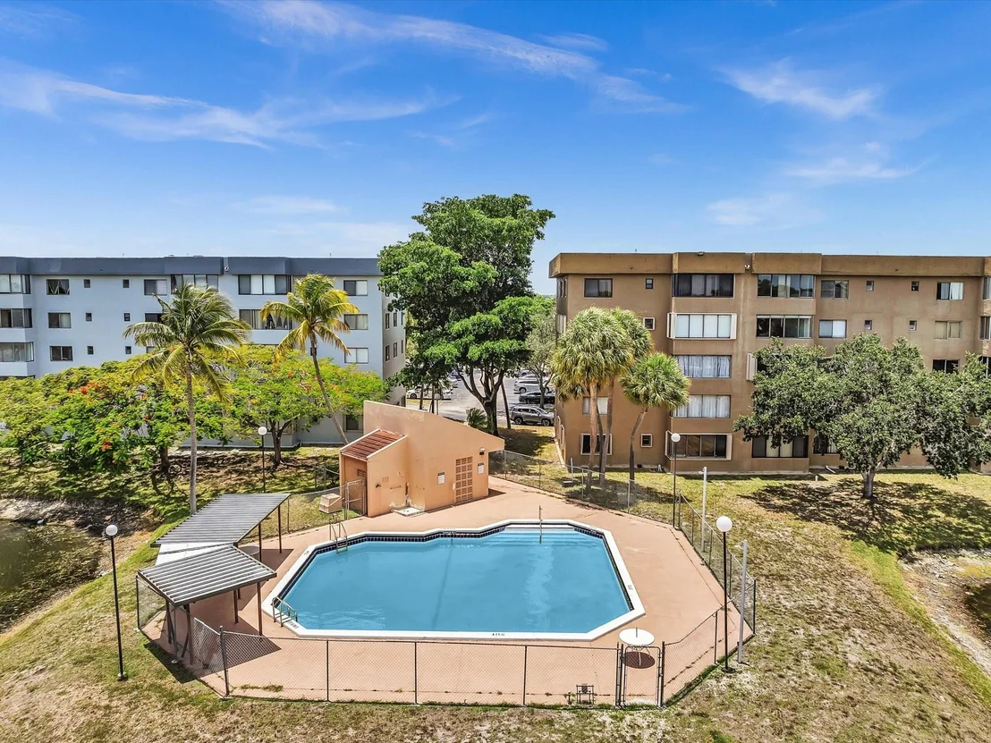 Photo of Unit 403 at 8010 Hampton Boulevard