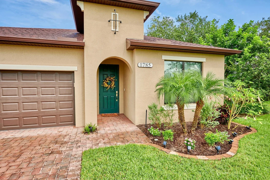 Photo of 1785 Willows Square