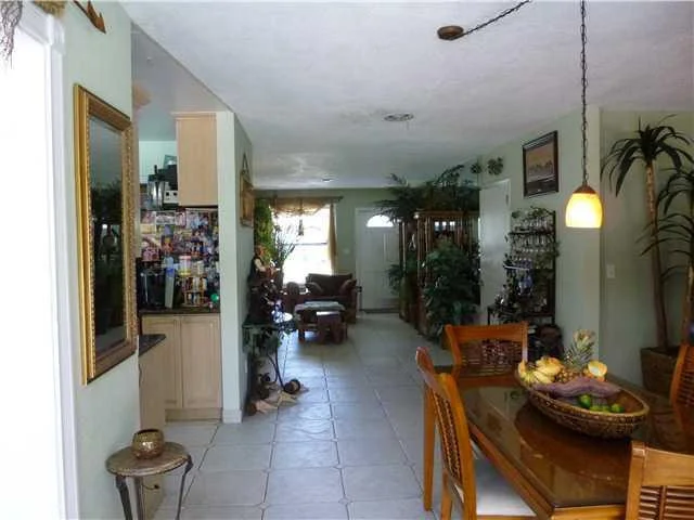 Photo of 525 NE 2nd Place
