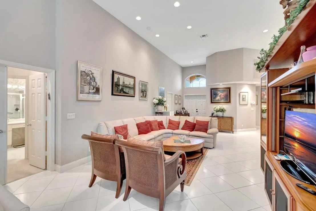 Photo of 6429 Three Lakes Lane