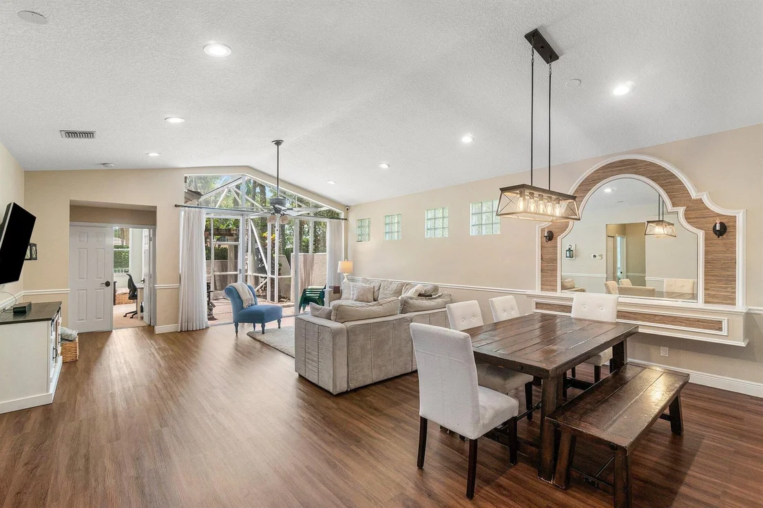 Photo of 6329 Stonehurst Circle
