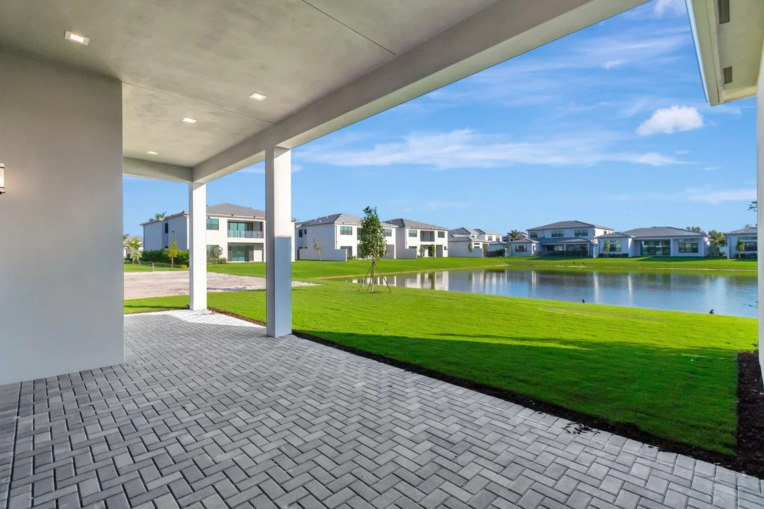 Photo of 9452 Riverside Park Drive