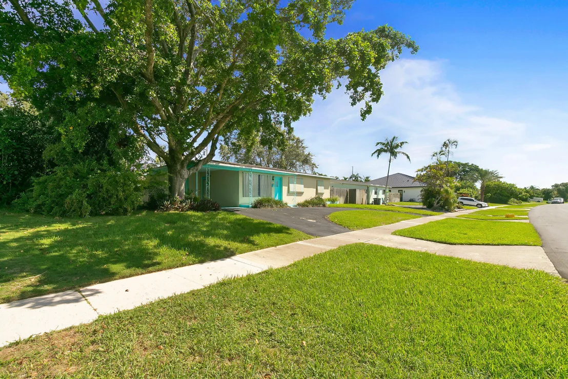 Photo of 541 Ebbtide Drive