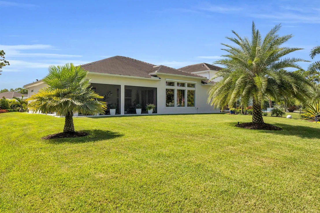Photo of 718 SW Riverwatch Place