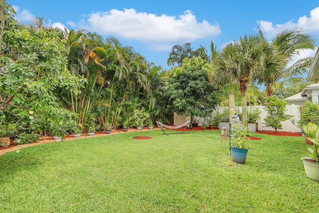 Photo of 17580 Cinquez Park Road E