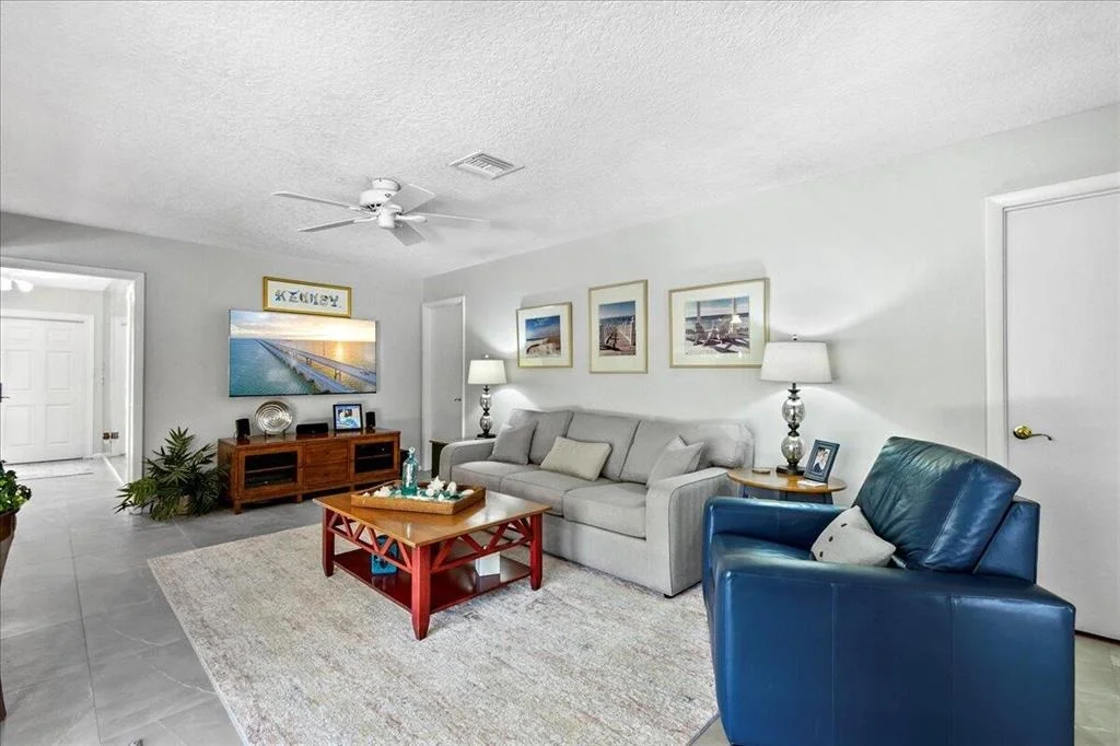 Photo of 901 Alamanda Drive