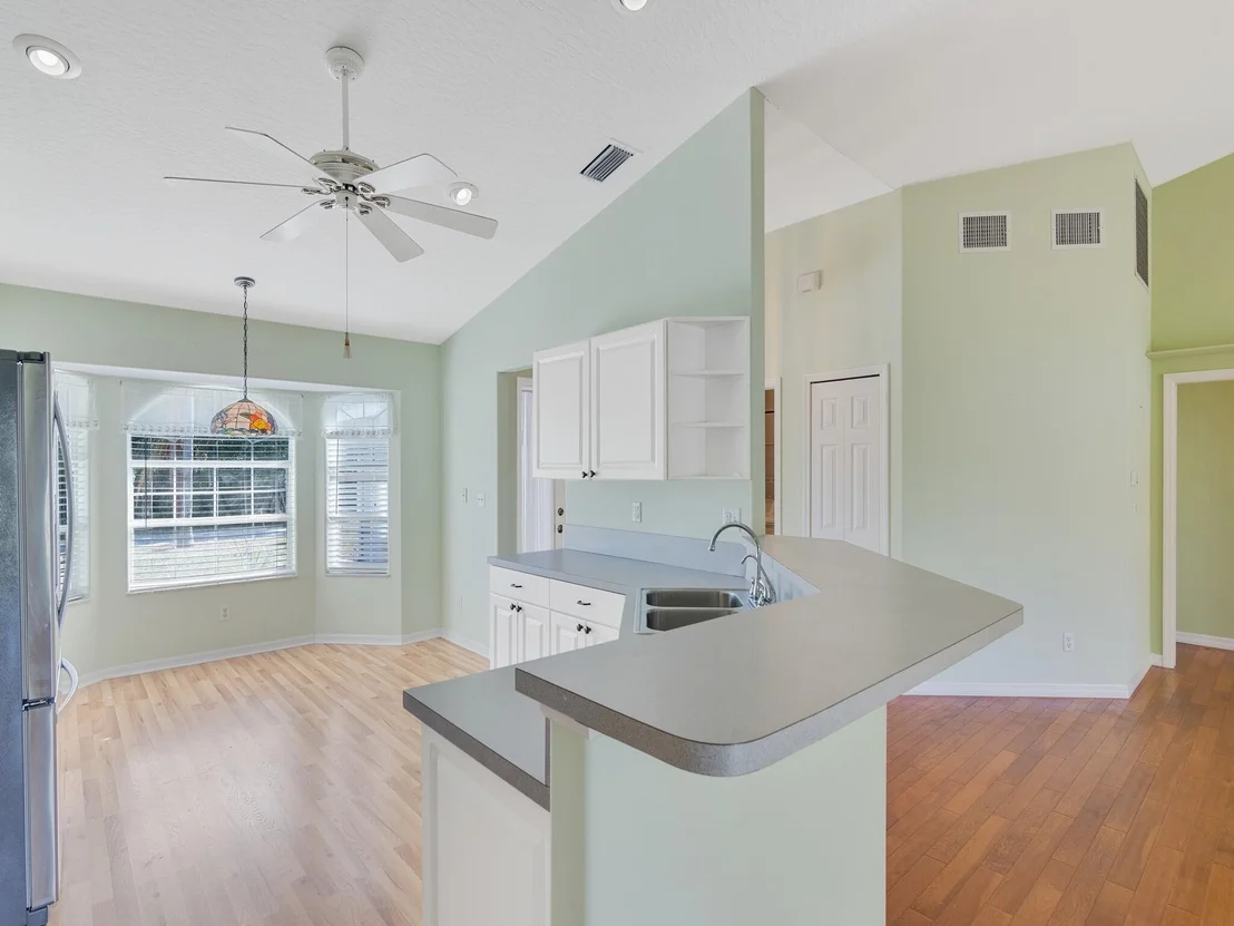 Photo of 825 Landsdowne Drive