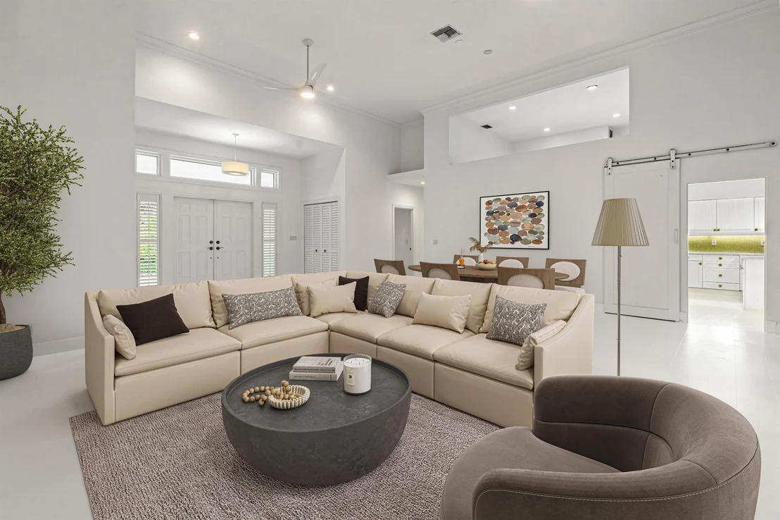 Photo of 136 N River Drive W