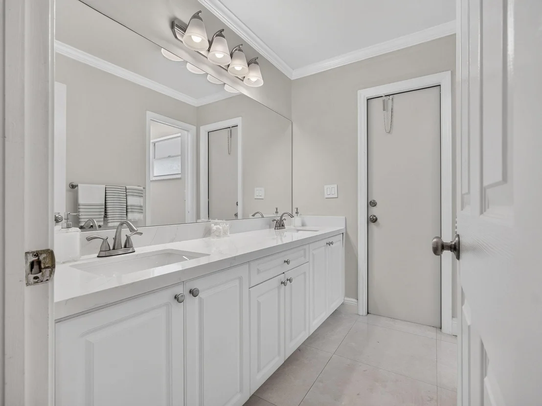 Photo of 832 WATERVIEW Drive