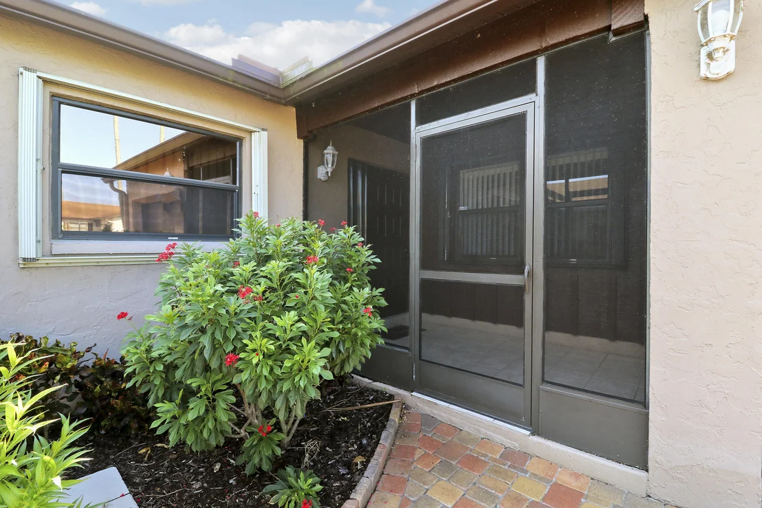 Photo of 5481 Mirror Lakes Boulevard