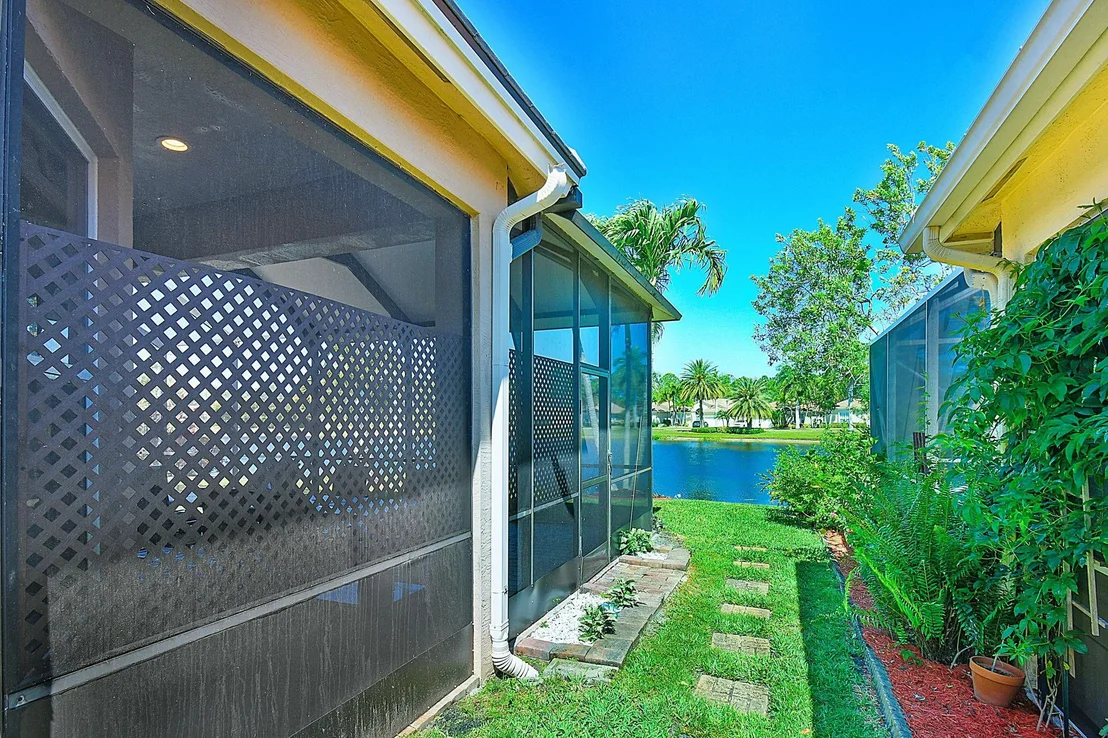Photo of 6556 SE Broadmoor Lane
