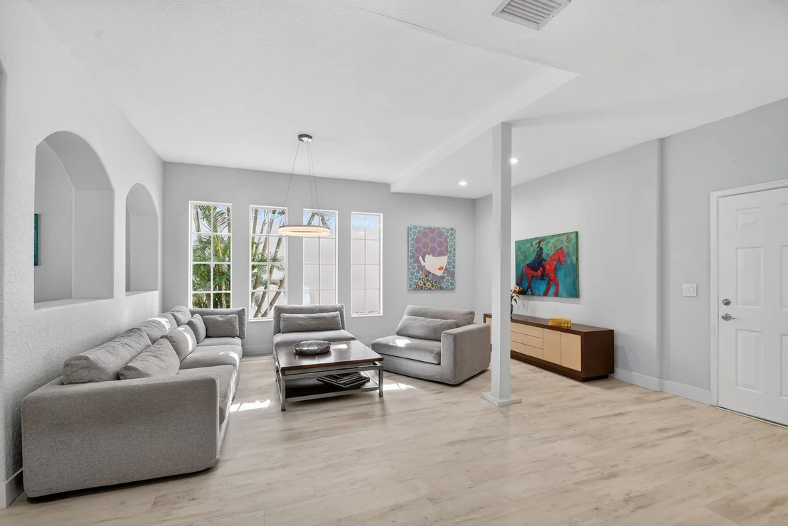 Photo of 1605 E Classical Boulevard