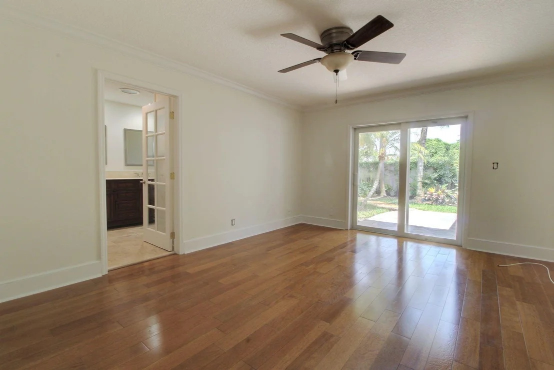 Photo of 949 GREENSWARD Lane