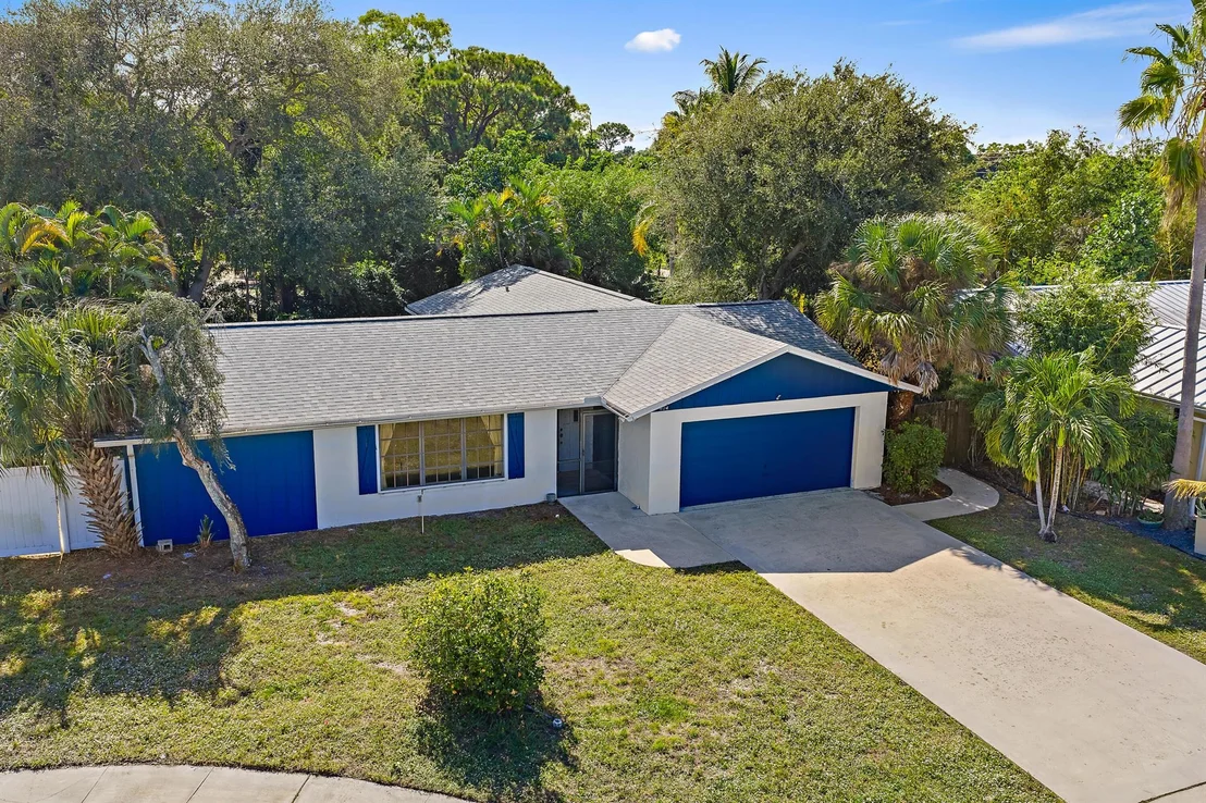 Photo of 404 Highwood Circle