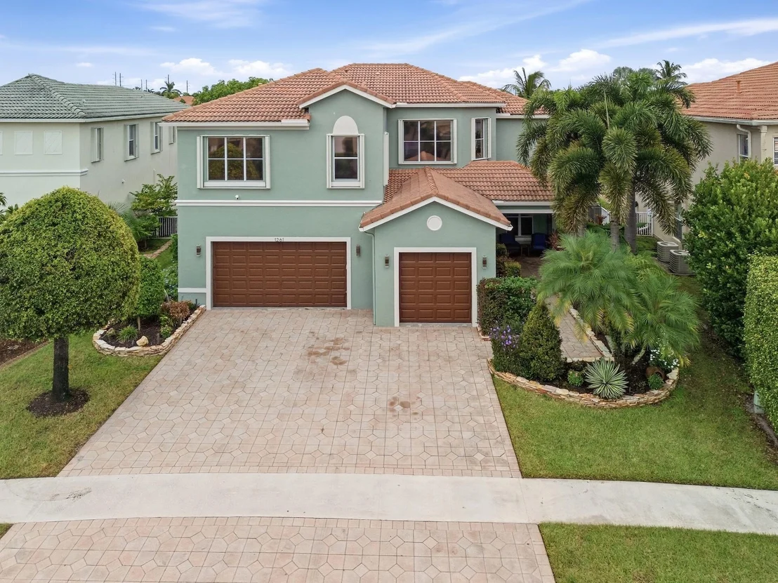 Photo of 1261 BEACON Circle