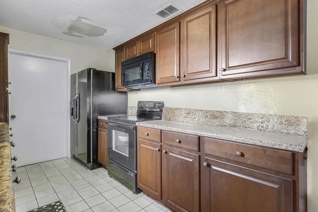 Photo of 2822 Summit Boulevard