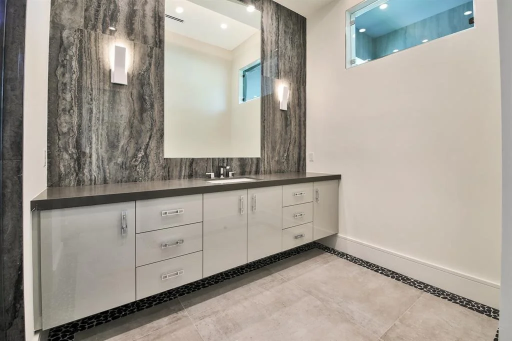 Photo of 960 Banyan Drive