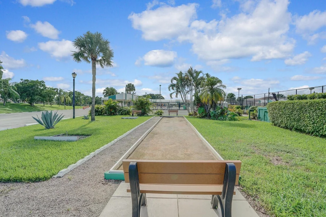 Photo of Unit B at 13734 Via Flora