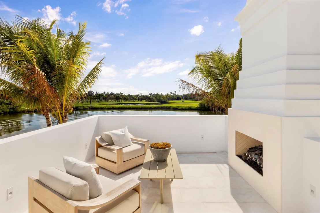 Photo of 584 Island Drive