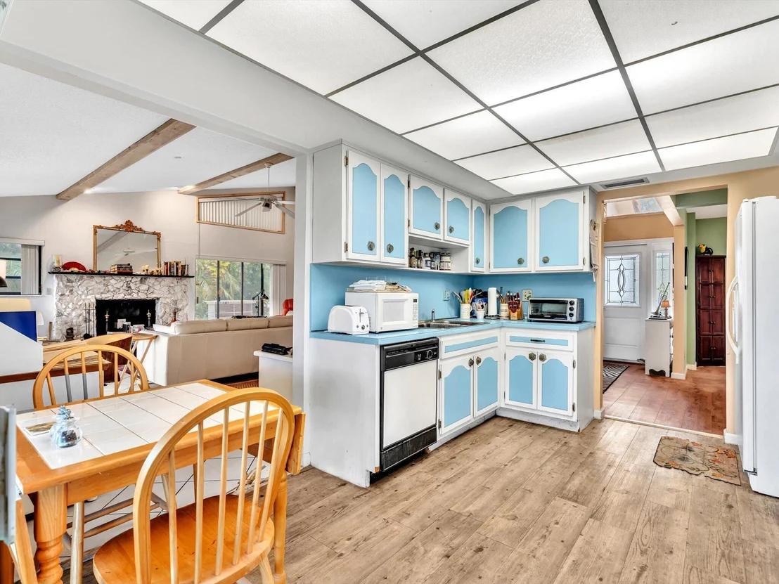 Photo of 3537 Lakeview Drive