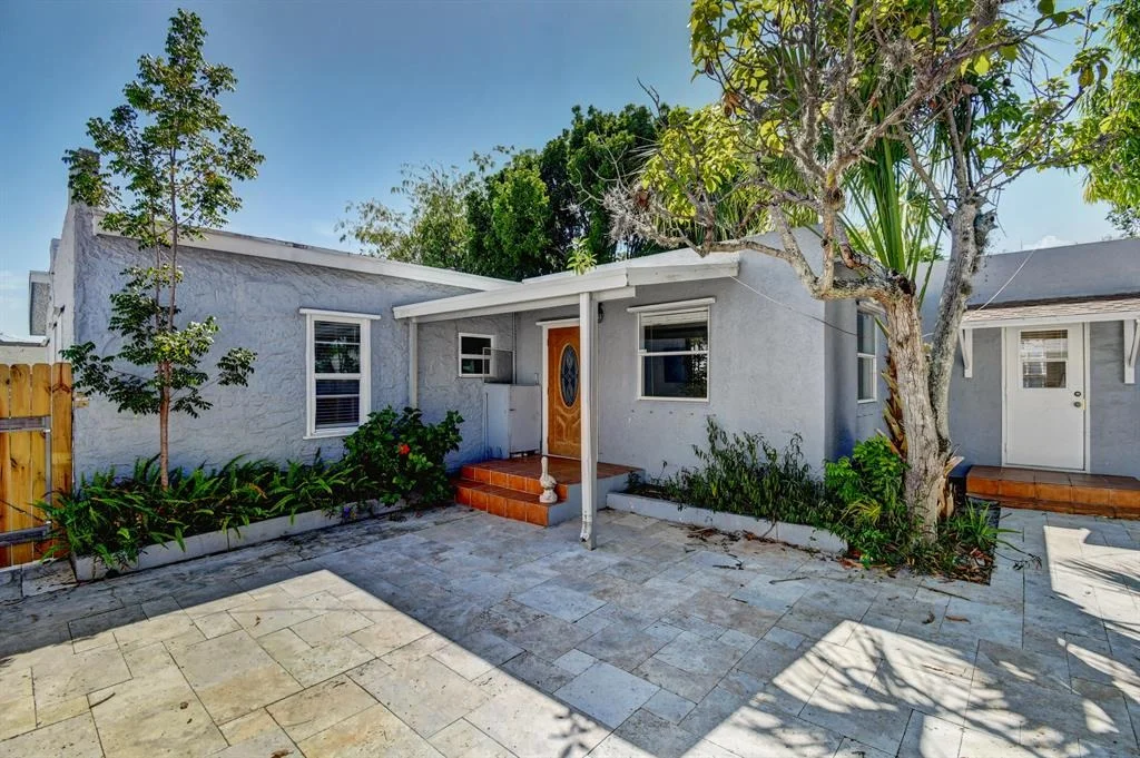 Photo of 415 Avenida Alegre