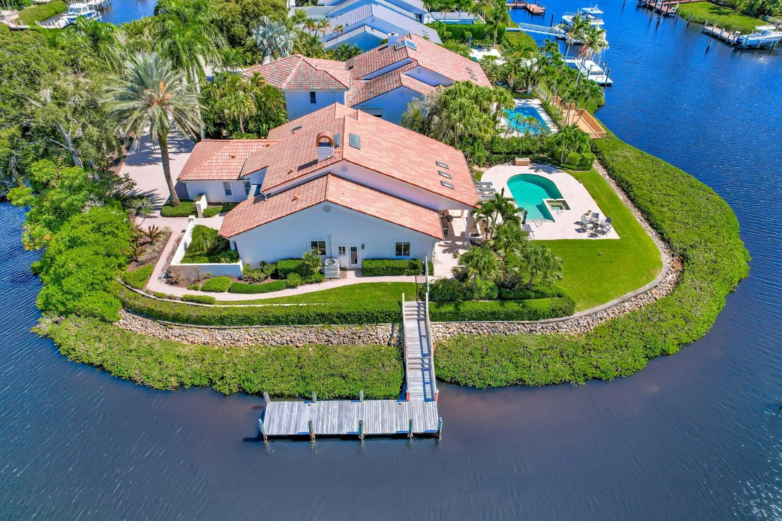 Photo of 185 Island Drive