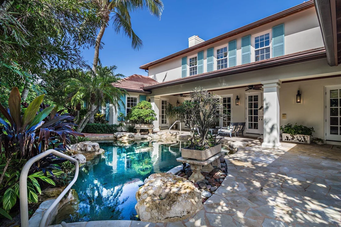 Photo of 200 Esplanade Way