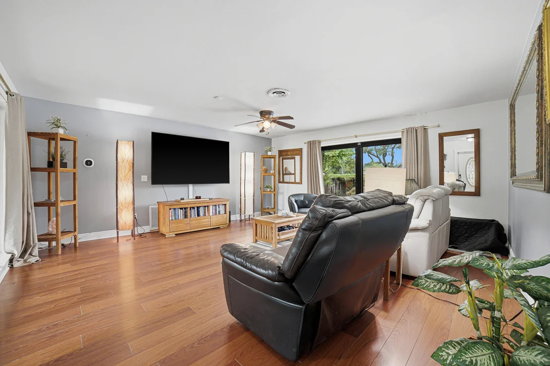 Photo of 720 N CRESCENT Drive