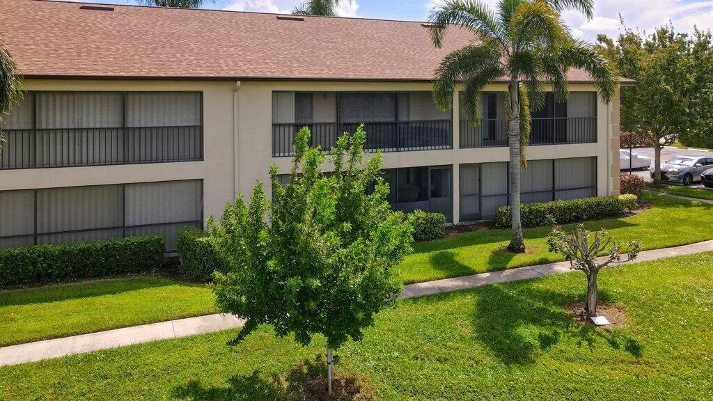 Photo of Unit B at 1402 Pinecrest Circle
