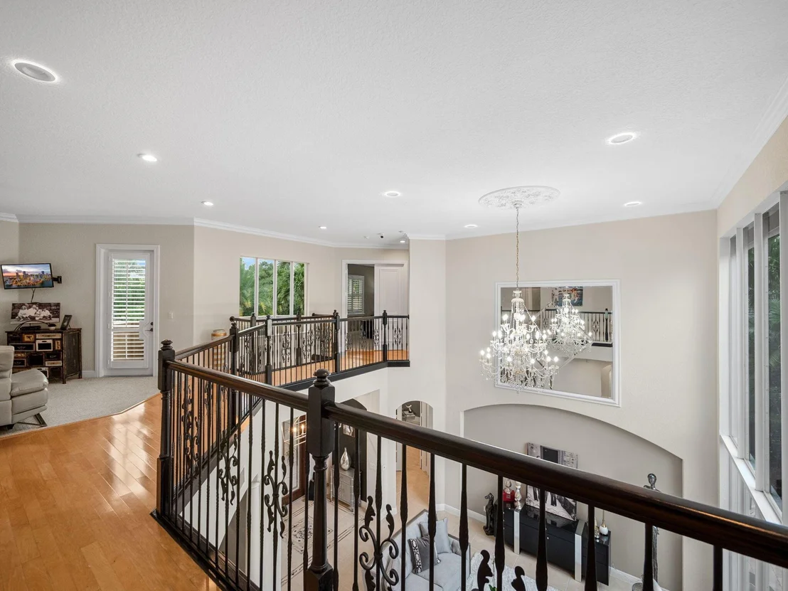 Photo of 10698 Versailles Boulevard