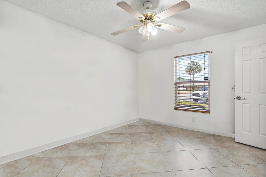 Photo of 353 Maplecrest Circle