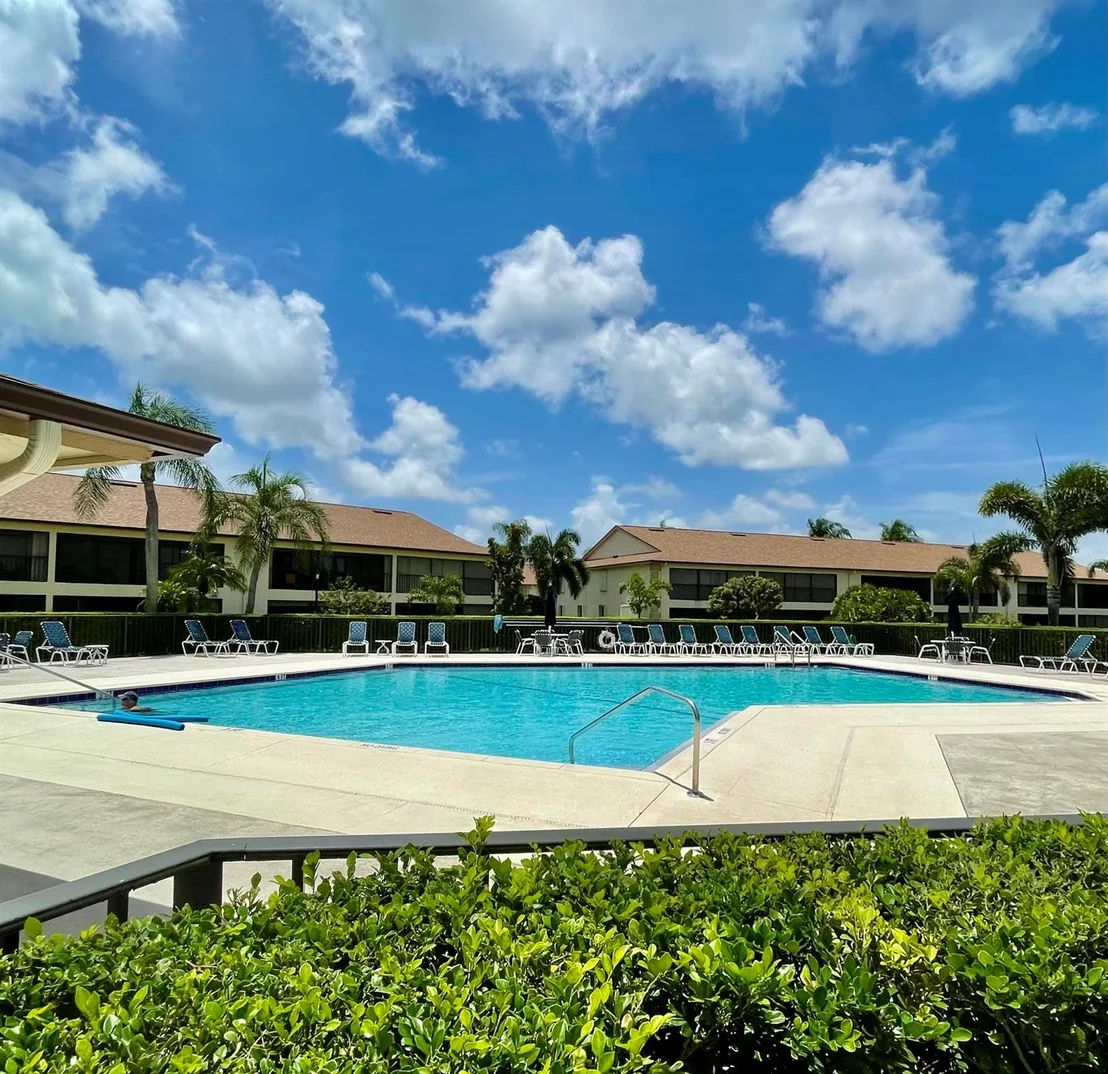 Photo of Unit E at 1501 Pinecrest Circle