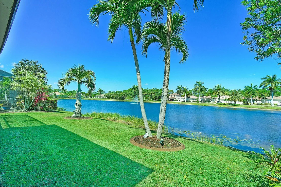 Photo of 6556 SE Broadmoor Lane
