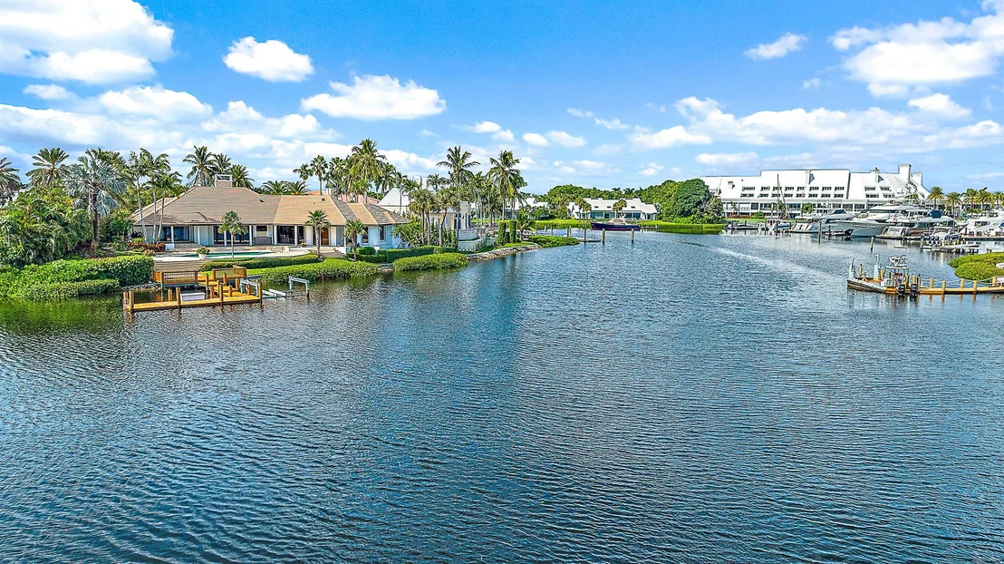 Photo of 231 Commodore Drive