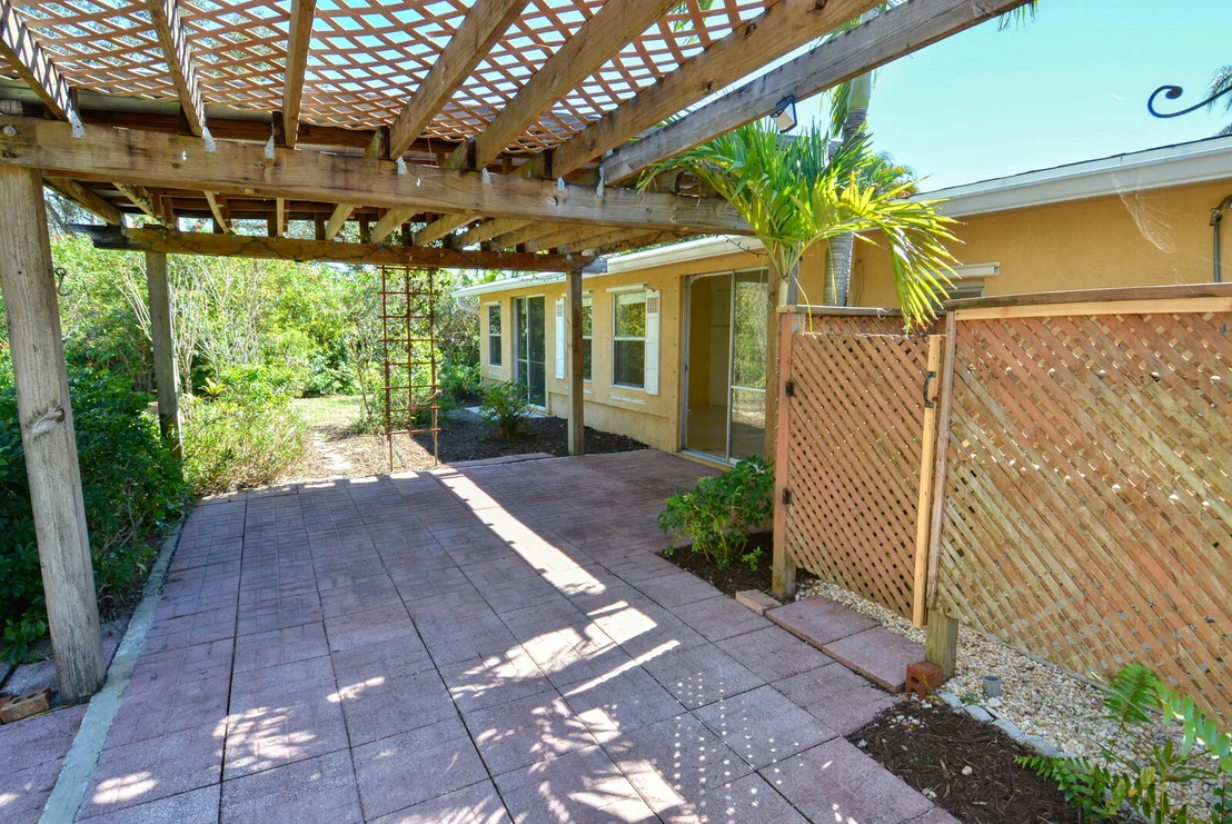Photo of 2359 NW Sunset Boulevard