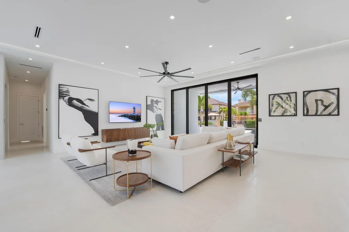 Photo of 948 Banyan Drive
