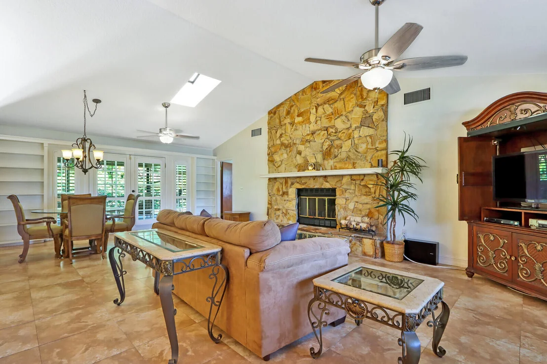 Photo of 713 Warren Drive