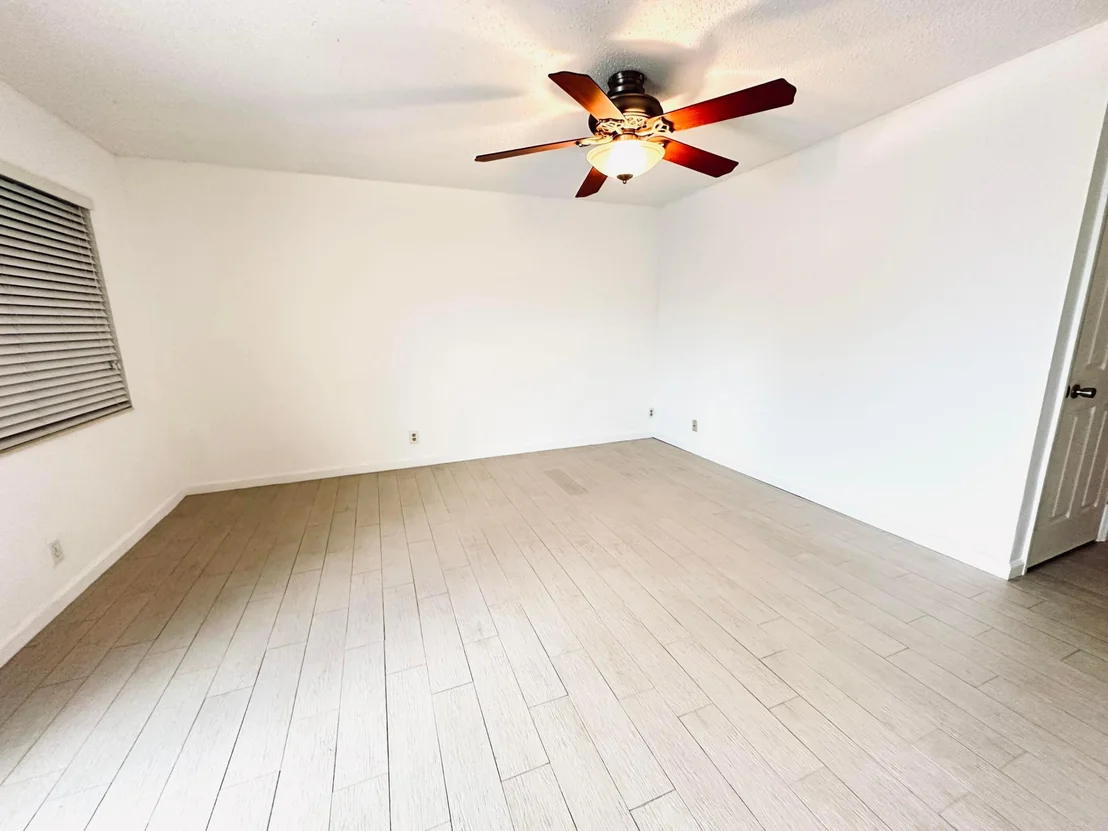 Photo of 371 Markham Q