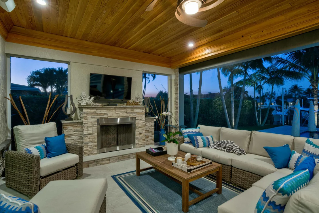 Photo of 2385 Edgewater Drive
